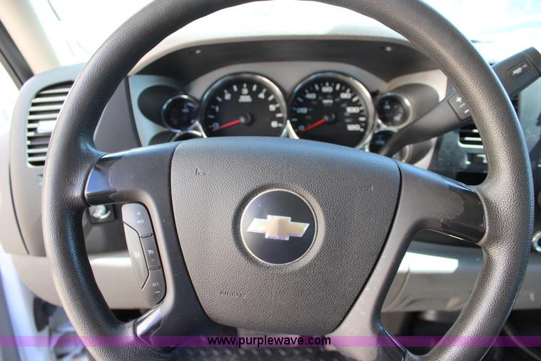 image for item L2326 2007 Chevrolet Silverado 2500HD Ext. Cab pickup truck