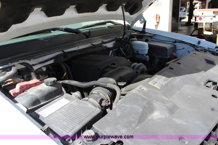 image for item L2326 2007 Chevrolet Silverado 2500HD Ext. Cab pickup truck