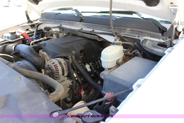 image for item L2326 2007 Chevrolet Silverado 2500HD Ext. Cab pickup truck
