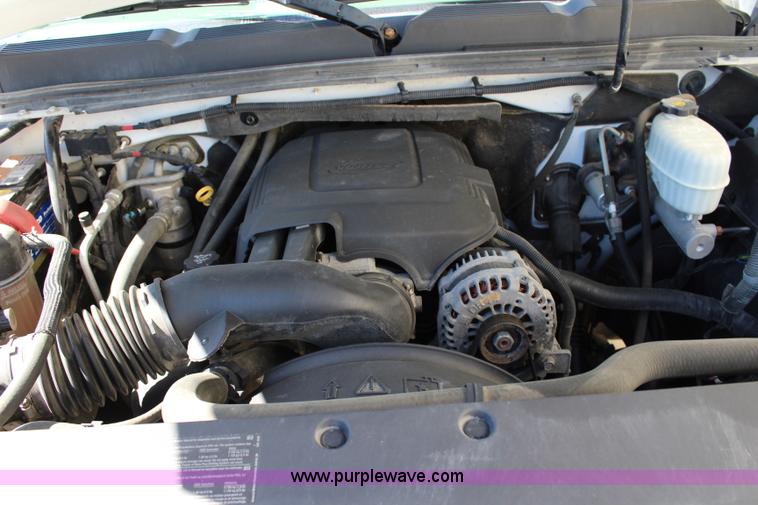 image for item L2326 2007 Chevrolet Silverado 2500HD Ext. Cab pickup truck