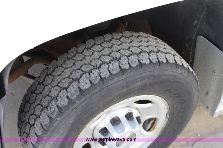 image for item L2326 2007 Chevrolet Silverado 2500HD Ext. Cab pickup truck