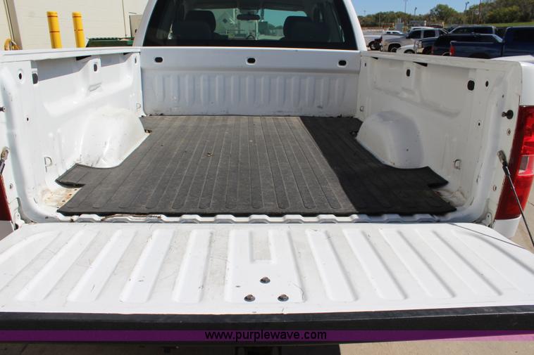 image for item L2326 2007 Chevrolet Silverado 2500HD Ext. Cab pickup truck