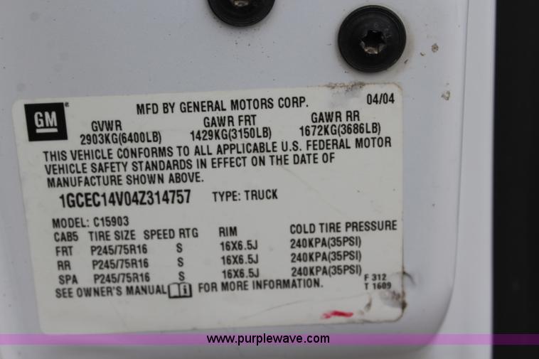 image for item L2327 2004 Chevrolet Silverado 1500 pickup truck