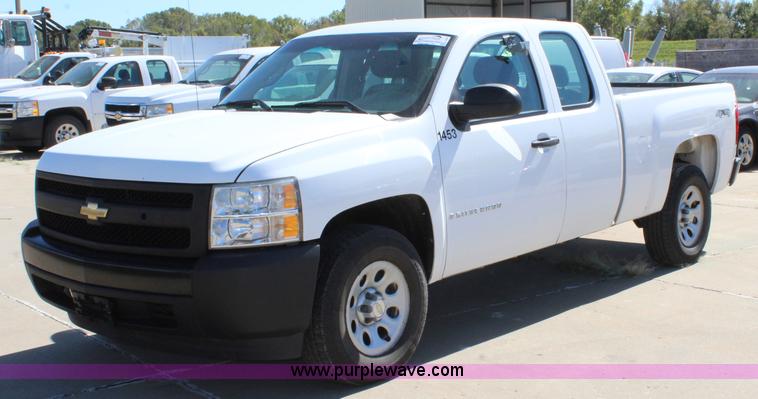 image for item L2334 2008 Chevrolet Silverado 1500 Ext. Cab pickup truck
