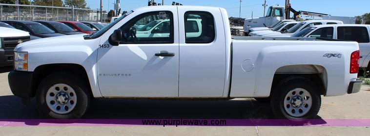 image for item L2334 2008 Chevrolet Silverado 1500 Ext. Cab pickup truck