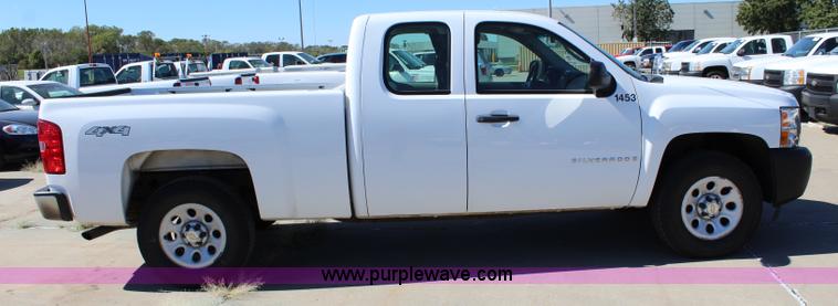 image for item L2334 2008 Chevrolet Silverado 1500 Ext. Cab pickup truck