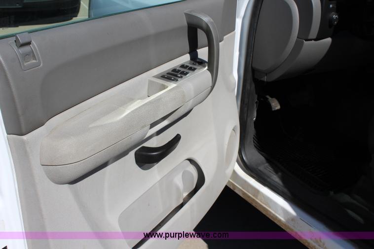image for item L2334 2008 Chevrolet Silverado 1500 Ext. Cab pickup truck