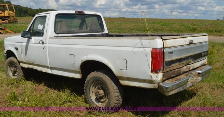 image for item L4076 1996 Ford F250 HD XL pickup truck