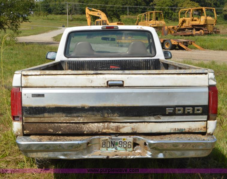 image for item L4076 1996 Ford F250 HD XL pickup truck