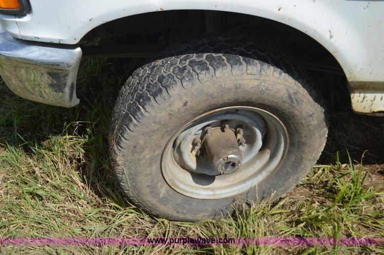 image for item L4076 1996 Ford F250 HD XL pickup truck