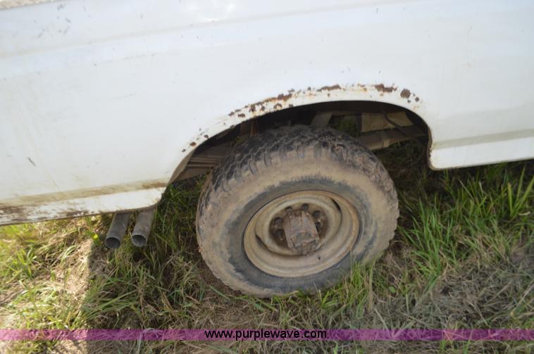 image for item L4076 1996 Ford F250 HD XL pickup truck