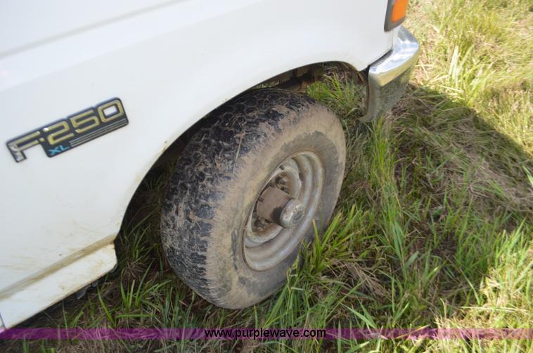 image for item L4076 1996 Ford F250 HD XL pickup truck