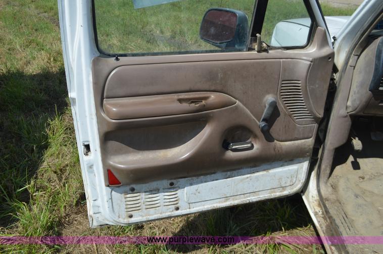 image for item L4076 1996 Ford F250 HD XL pickup truck