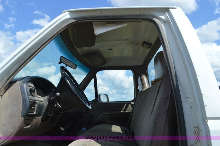 image for item L4076 1996 Ford F250 HD XL pickup truck