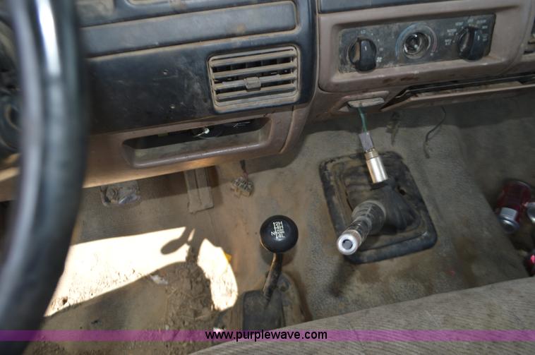 image for item L4076 1996 Ford F250 HD XL pickup truck