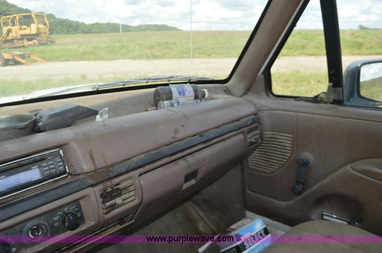 image for item L4076 1996 Ford F250 HD XL pickup truck