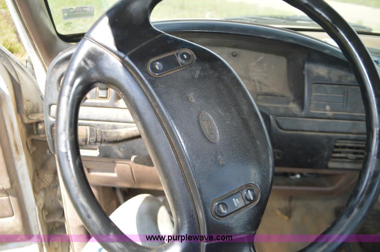 image for item L4076 1996 Ford F250 HD XL pickup truck