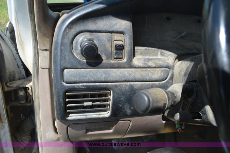 image for item L4076 1996 Ford F250 HD XL pickup truck