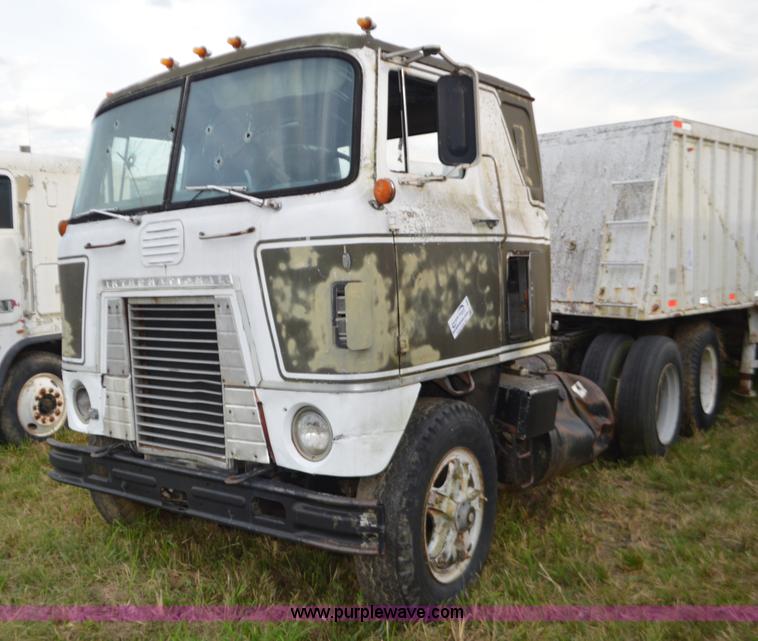 image for item L4089 1967 International semi truck