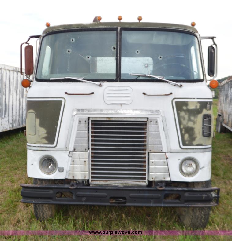 image for item L4089 1967 International semi truck