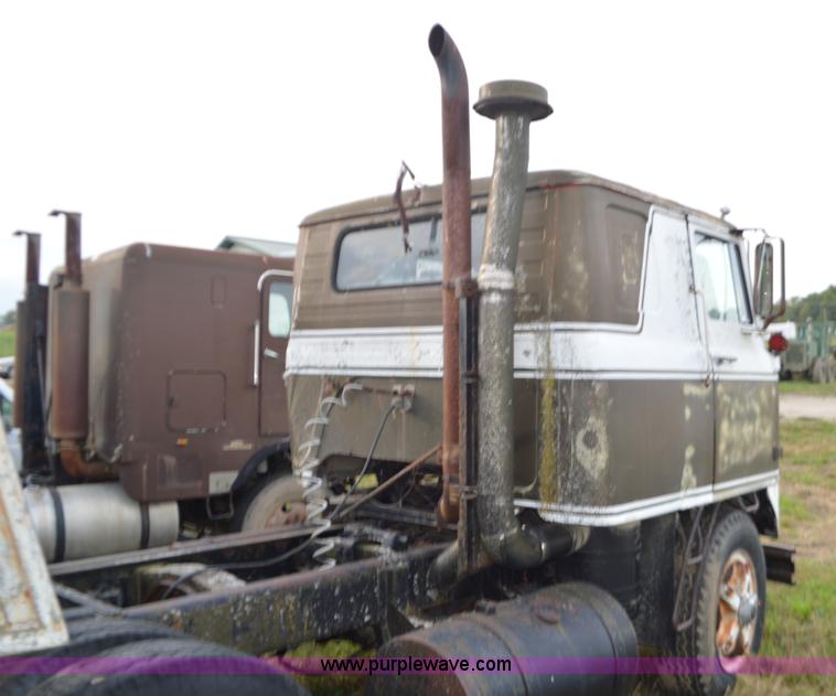image for item L4089 1967 International semi truck