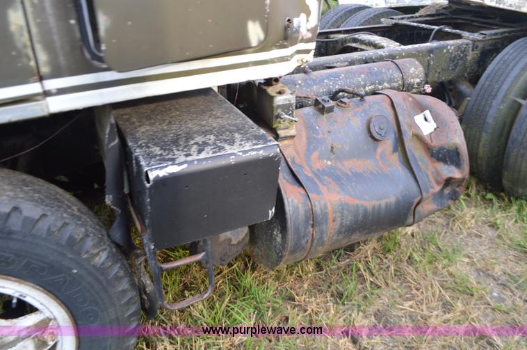 image for item L4089 1967 International semi truck