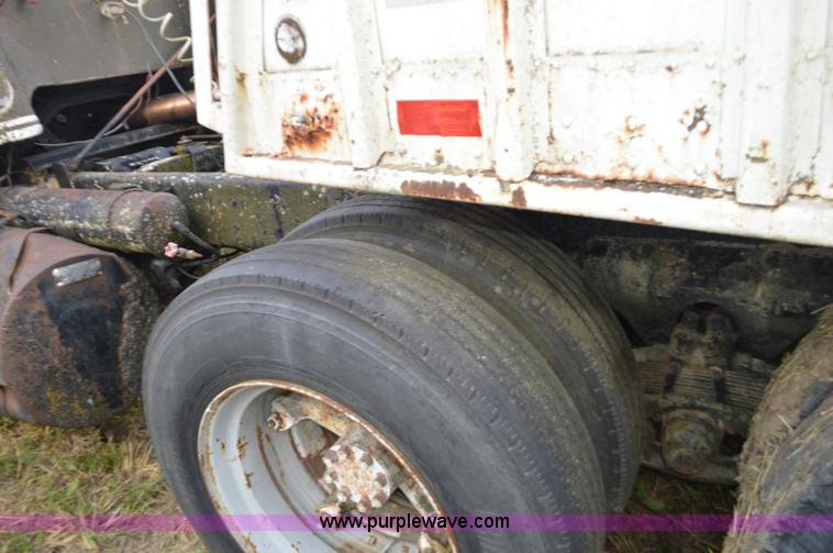 image for item L4089 1967 International semi truck