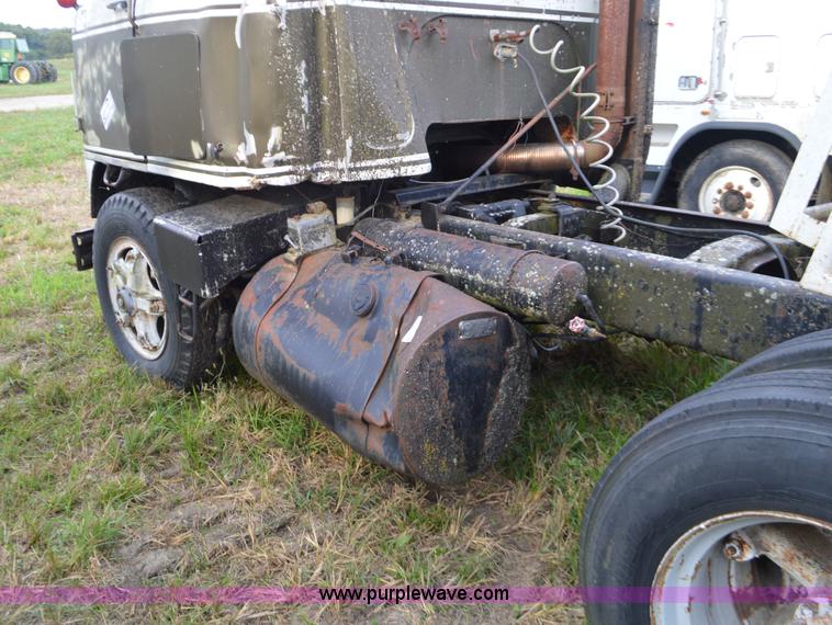 image for item L4089 1967 International semi truck