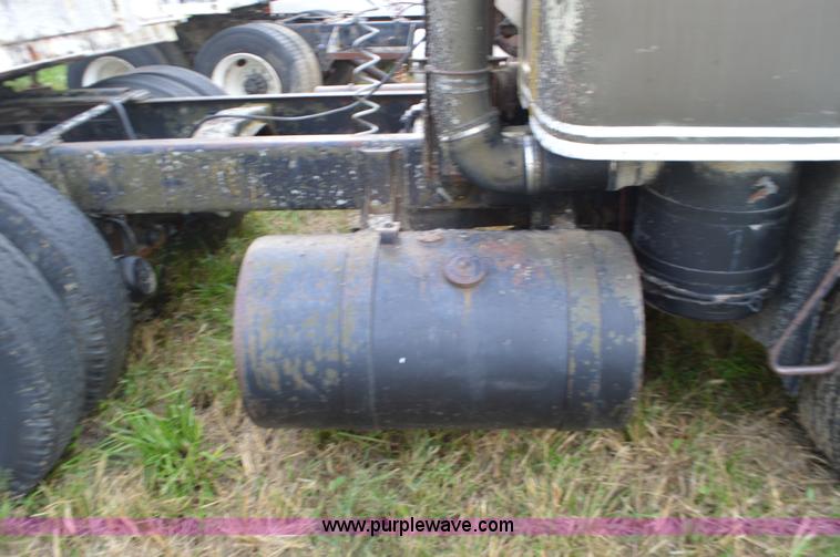 image for item L4089 1967 International semi truck