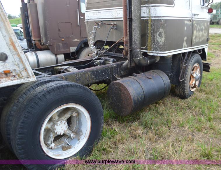 image for item L4089 1967 International semi truck