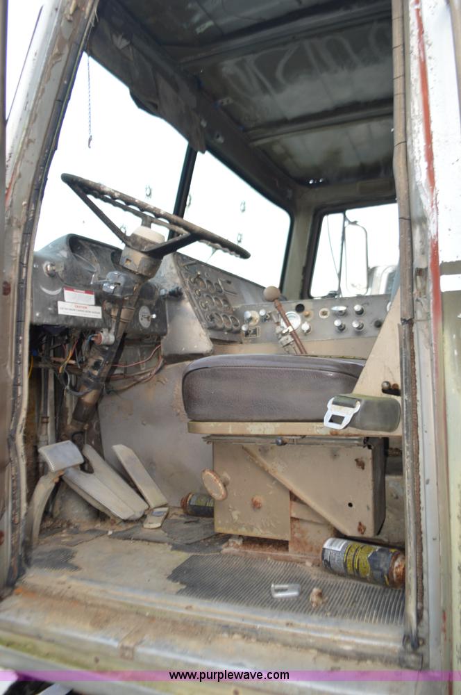 image for item L4089 1967 International semi truck