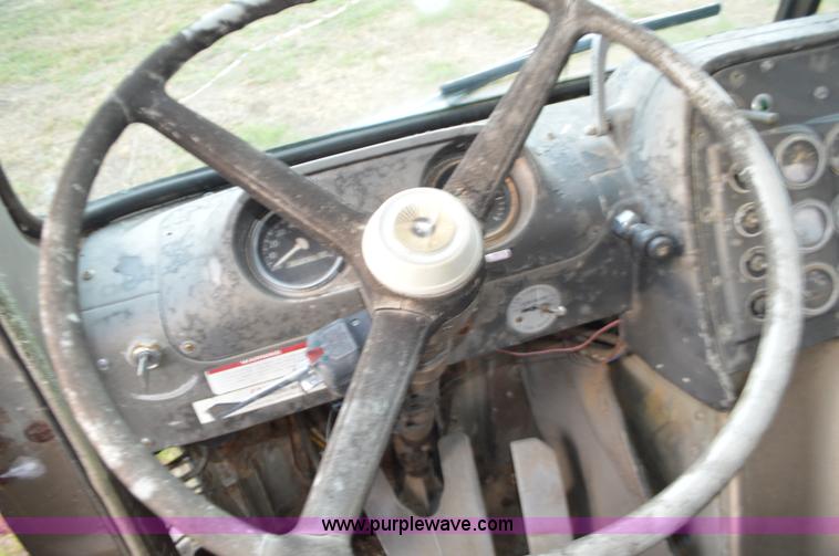 image for item L4089 1967 International semi truck