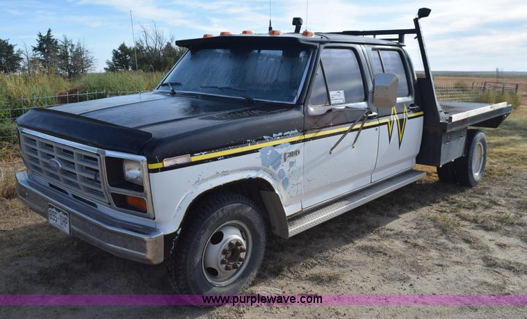 image for item L5003 1986 Ford F350 Crew Cab flatbed pickup truck