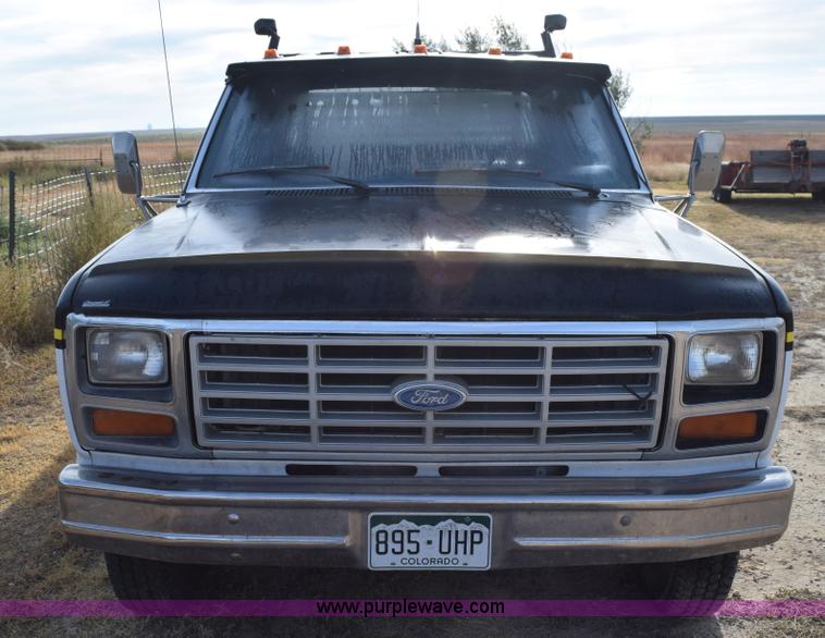 image for item L5003 1986 Ford F350 Crew Cab flatbed pickup truck