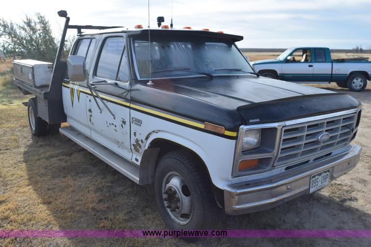 image for item L5003 1986 Ford F350 Crew Cab flatbed pickup truck