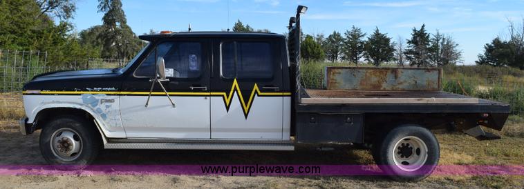 image for item L5003 1986 Ford F350 Crew Cab flatbed pickup truck