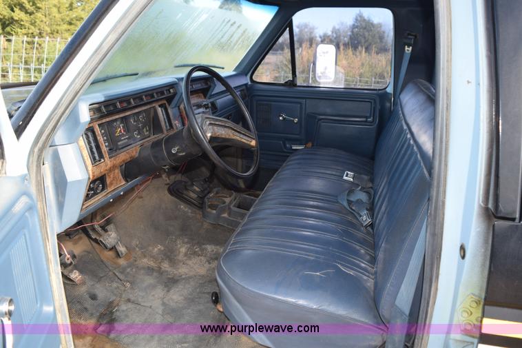 image for item L5003 1986 Ford F350 Crew Cab flatbed pickup truck