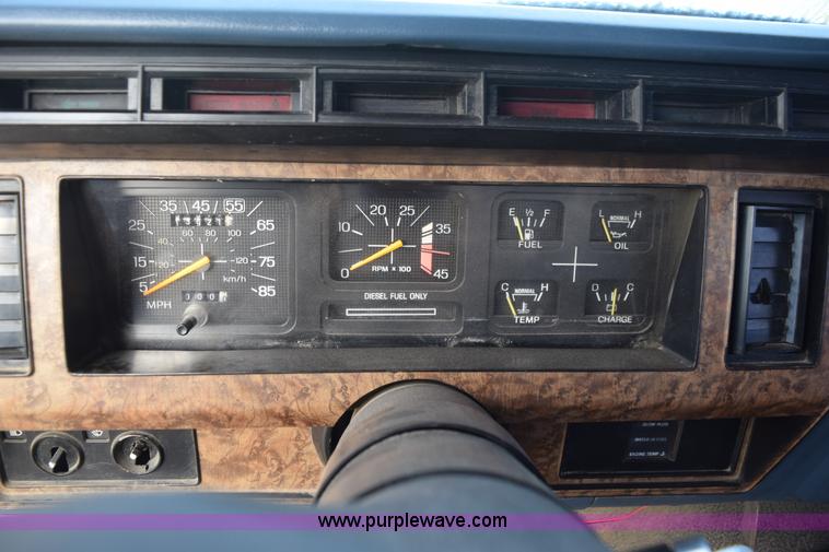 image for item L5003 1986 Ford F350 Crew Cab flatbed pickup truck