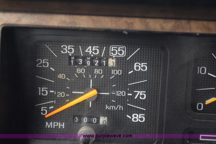 image for item L5003 1986 Ford F350 Crew Cab flatbed pickup truck