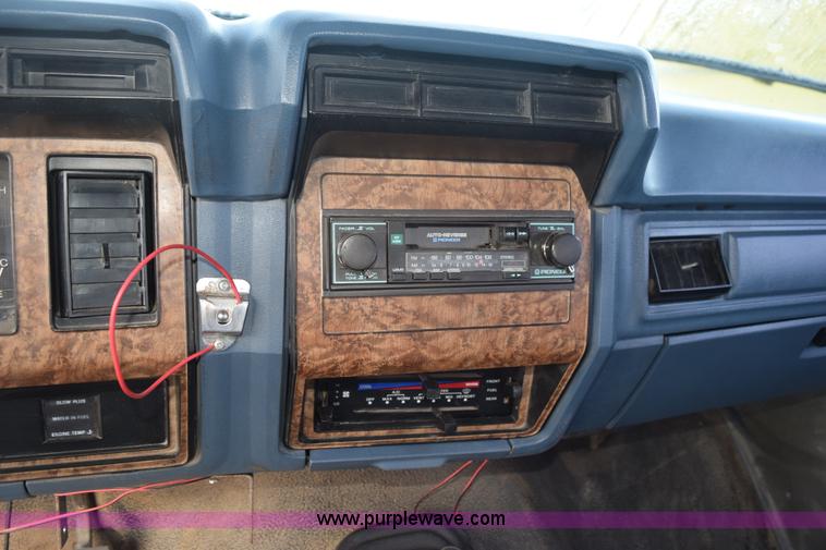 image for item L5003 1986 Ford F350 Crew Cab flatbed pickup truck