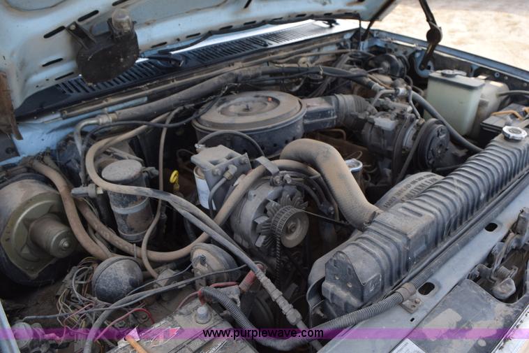 image for item L5003 1986 Ford F350 Crew Cab flatbed pickup truck