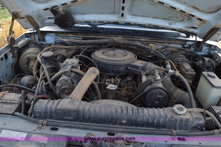 image for item L5003 1986 Ford F350 Crew Cab flatbed pickup truck