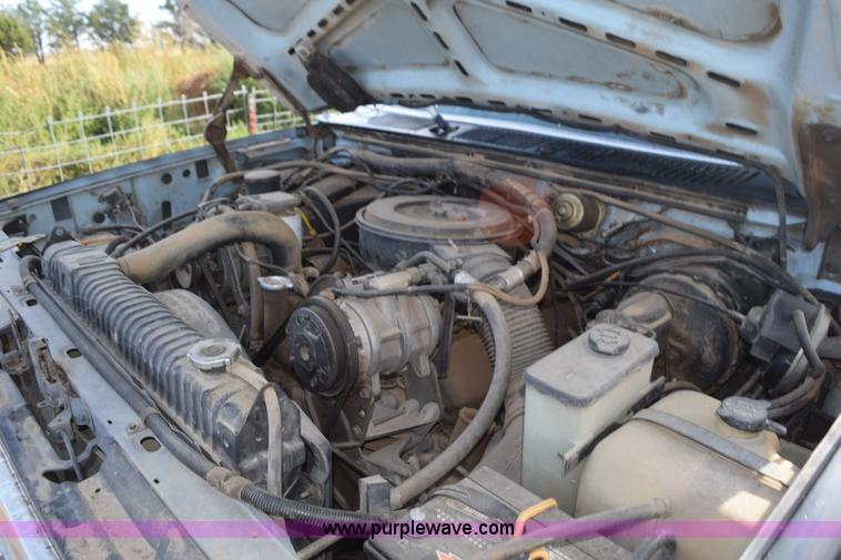 image for item L5003 1986 Ford F350 Crew Cab flatbed pickup truck