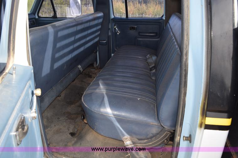 image for item L5003 1986 Ford F350 Crew Cab flatbed pickup truck