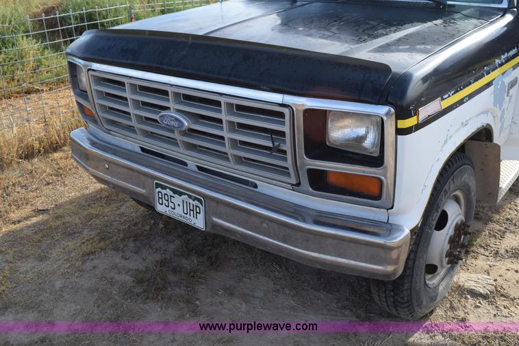 image for item L5003 1986 Ford F350 Crew Cab flatbed pickup truck