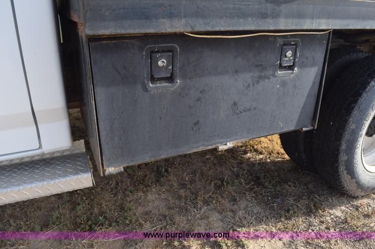 image for item L5003 1986 Ford F350 Crew Cab flatbed pickup truck