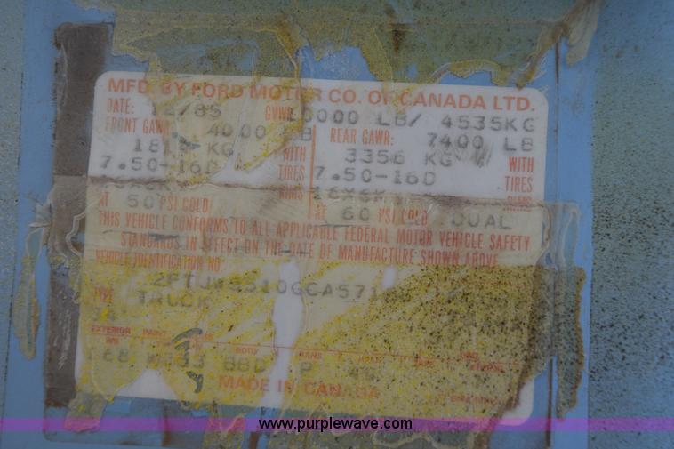 image for item L5003 1986 Ford F350 Crew Cab flatbed pickup truck