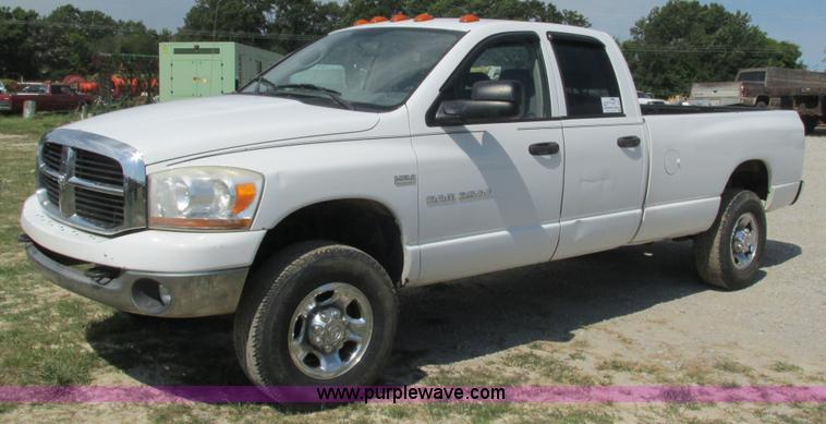 image for item L5261 2006 Dodge Ram 2500 Quad Cab pickup truck