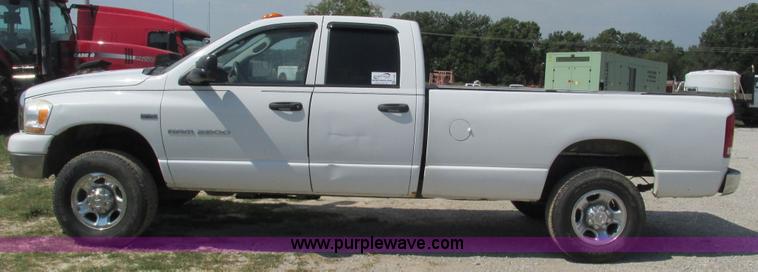 image for item L5261 2006 Dodge Ram 2500 Quad Cab pickup truck