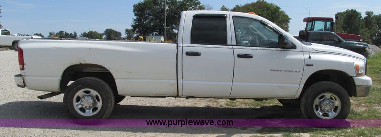 image for item L5261 2006 Dodge Ram 2500 Quad Cab pickup truck
